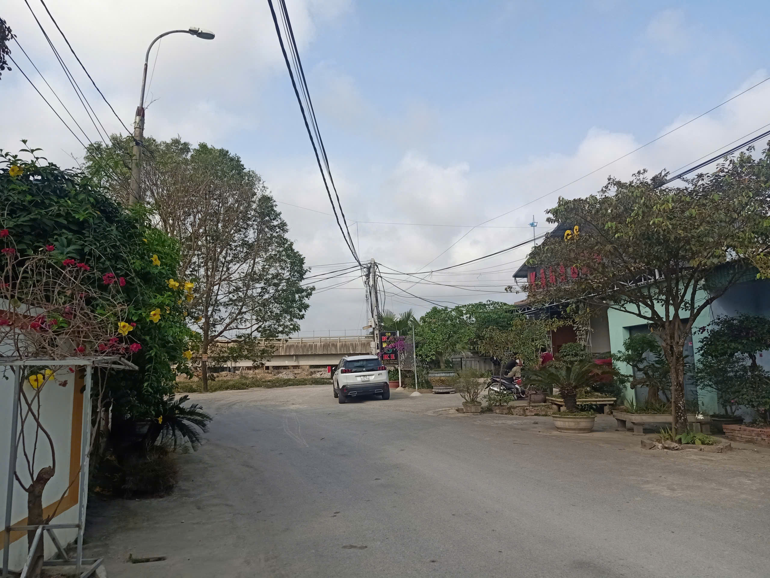 Đất Quảng Phú 120m2 mặt tiền 6.5m trục chính, giá 2.x tỷ - vị trí trung tâm hiếm