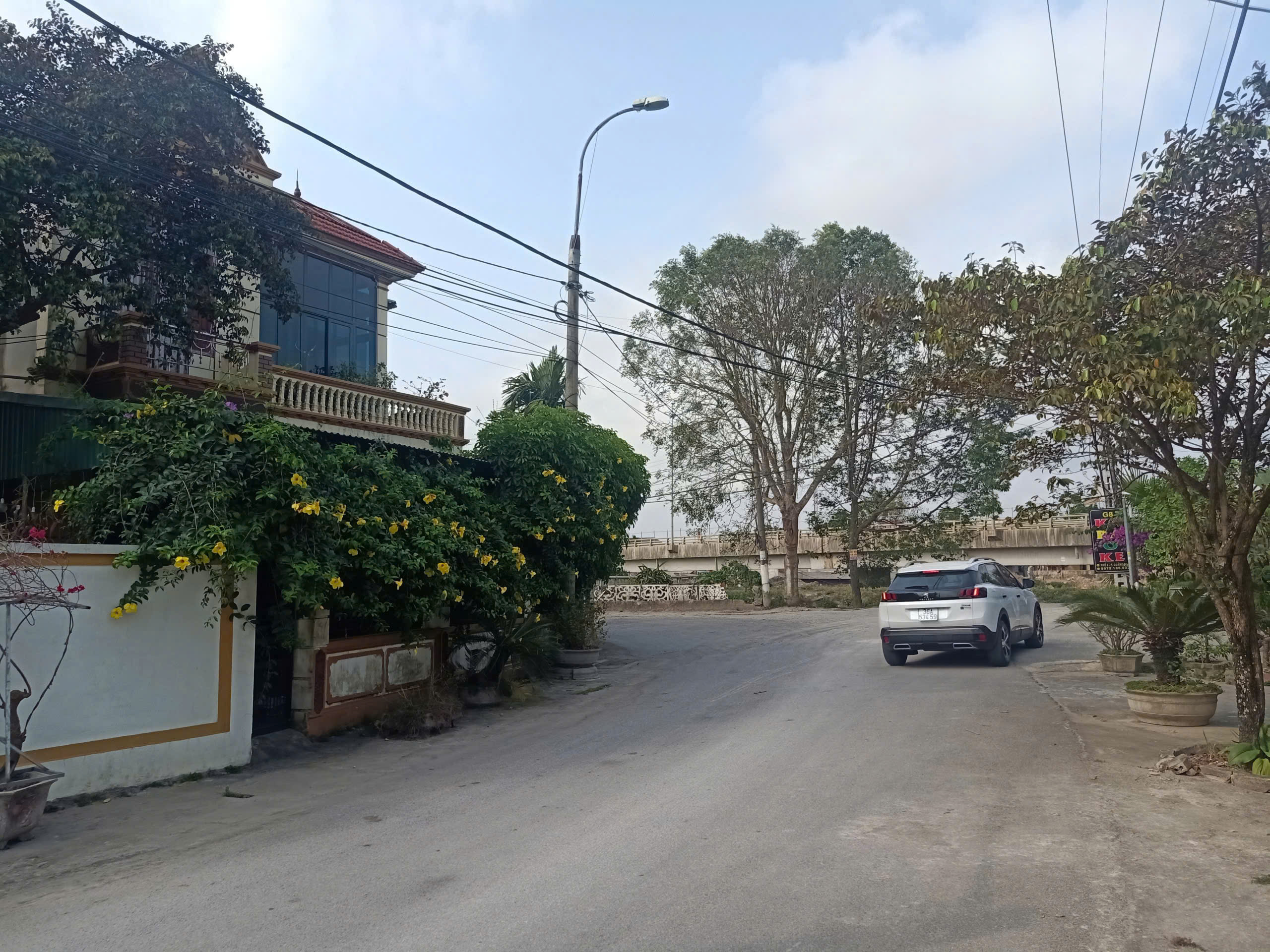 Đất Quảng Phú 120m2 mặt tiền 6.5m trục chính, giá 2.x tỷ - vị trí trung tâm hiếm