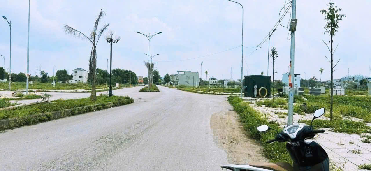 Đất mb 3220 Đông Thịnh Đông Sơn 100m2 mặt tiền 5m giá 1 tỷ 590 gần trường, bệnh viện