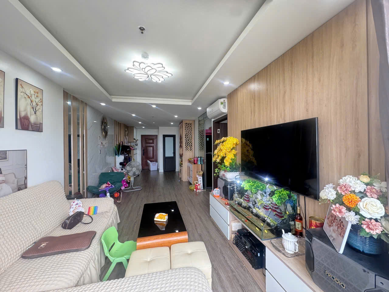 Chung cư Ruby 76m2 2 ngủ 2 wc full đồ - gần đường Lạc Long Quân 39m, giá 2.29 tỷ