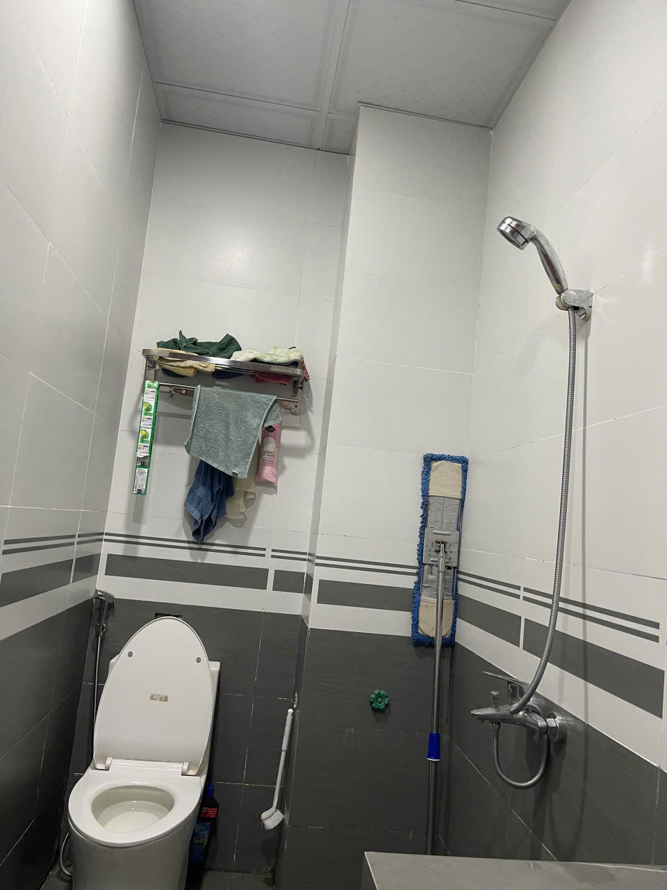 Nhà 3 tầng 1 tum 80m2 gần đại lộ Nguyễn Hoàng Thanh Hoá - mặt tiền 5m - đường rộng 3 ô tô tránh - giá 5 tỷ 990 triệu