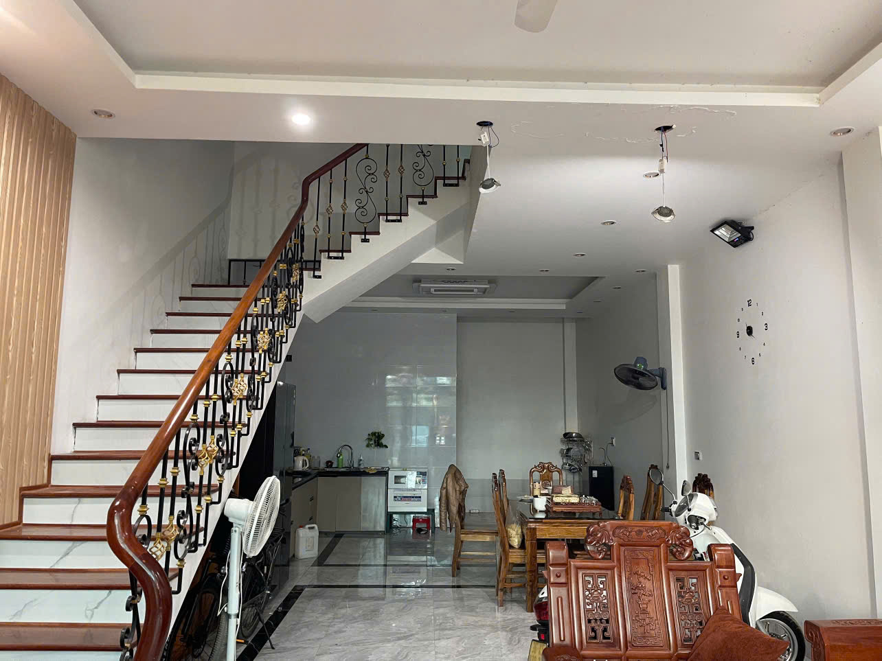 Nhà 3 tầng 1 tum 80m2 gần đại lộ Nguyễn Hoàng Thanh Hoá - mặt tiền 5m - đường rộng 3 ô tô tránh - giá 5 tỷ 990 triệu