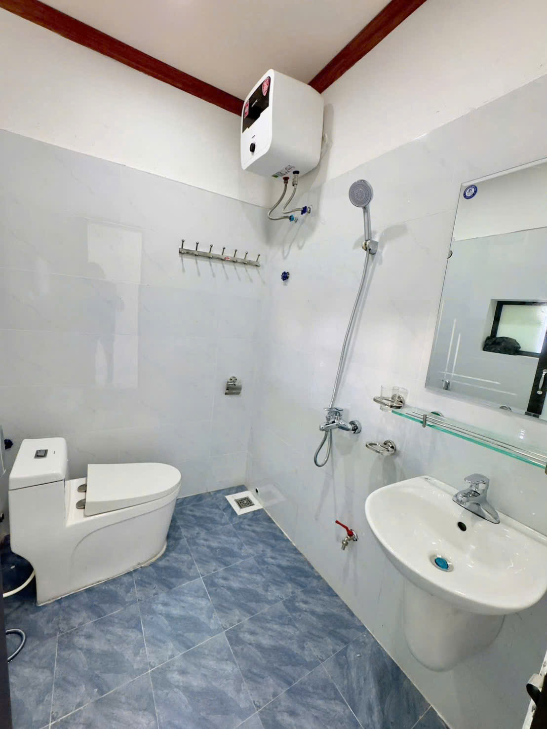 Nhà 2 phòng ngủ gần chung cư Lam Sơn riverside - đường ô tô tránh nhau - dt gần 70m² - giá hơn 2 tỷ