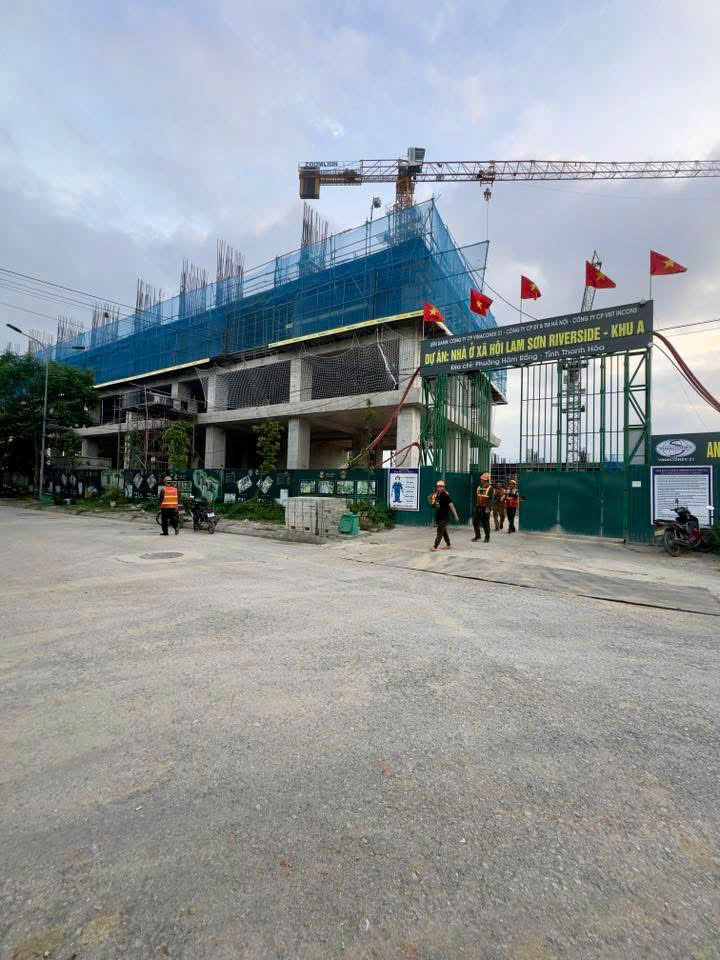 Nhà 2 phòng ngủ gần chung cư Lam Sơn riverside - đường ô tô tránh nhau - dt gần 70m² - giá hơn 2 tỷ
