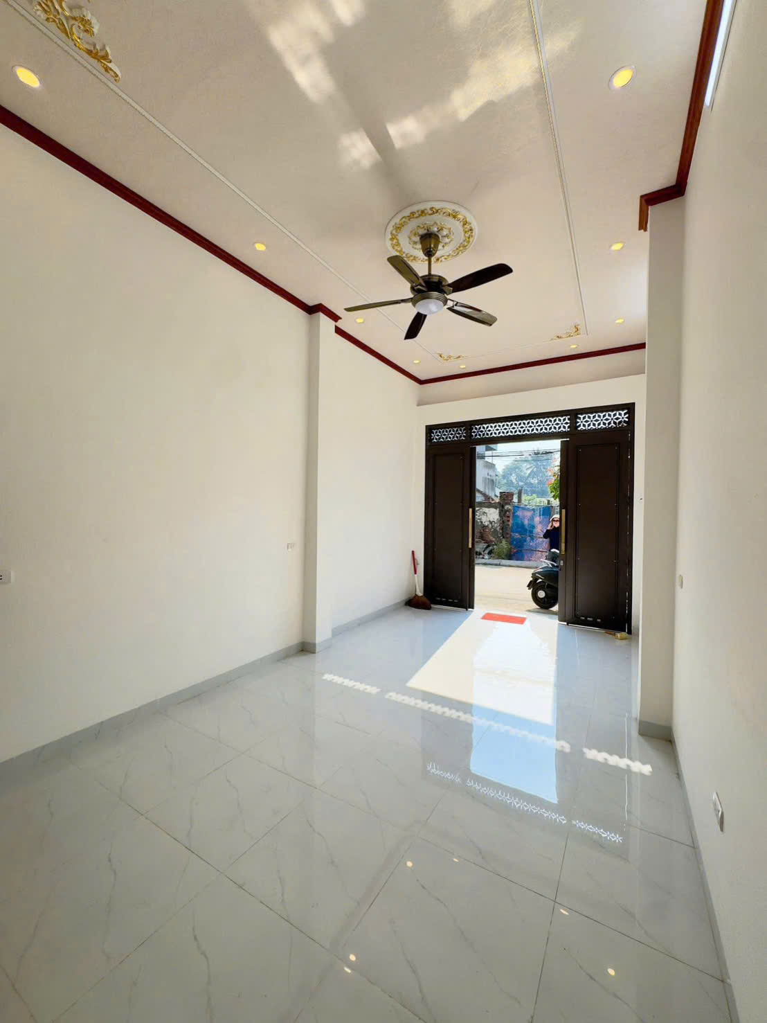 Nhà 2 phòng ngủ gần chung cư Lam Sơn riverside - đường ô tô tránh nhau - dt gần 70m² - giá hơn 2 tỷ