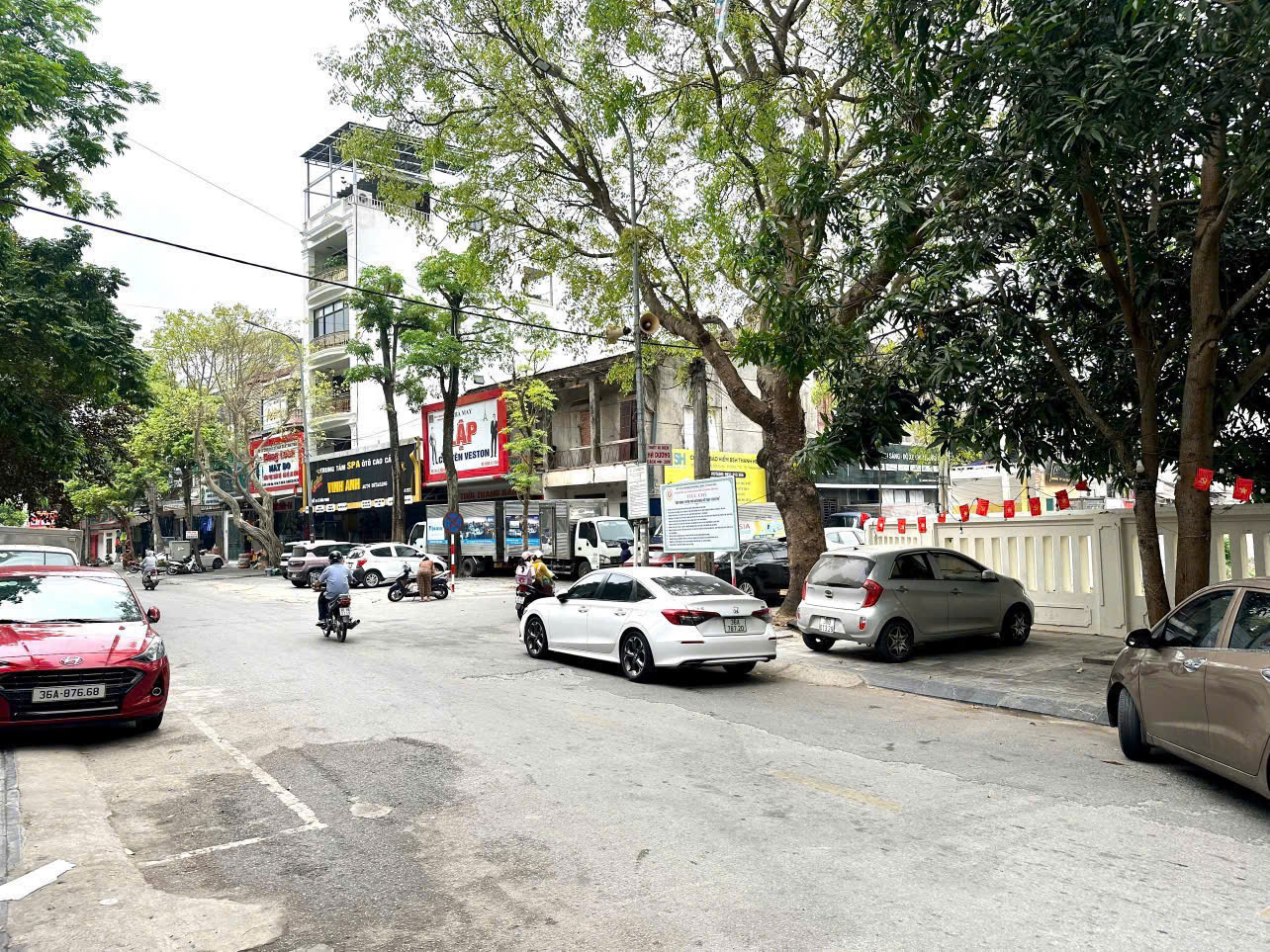 Bán nhà 3 tầng phố Lê Hồng Phong đối diện công an tỉnh - hơn 100m², 9 phòng ngủ, giá 3,x tỷ