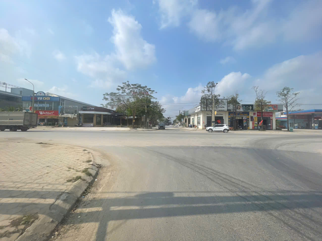 Đất 2.615m² - 3 mặt tiền khu đô thị Hoàng Long, mặt tiền 63m - giá 21tr/m², vị trí kết nối quốc lộ 1a