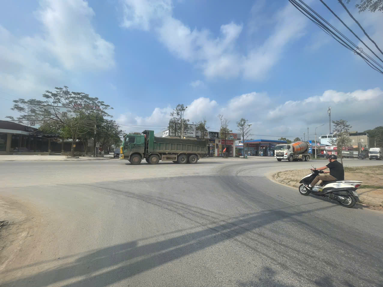 Đất 2.615m² - 3 mặt tiền khu đô thị Hoàng Long, mặt tiền 63m - giá 21tr/m², vị trí kết nối quốc lộ 1a