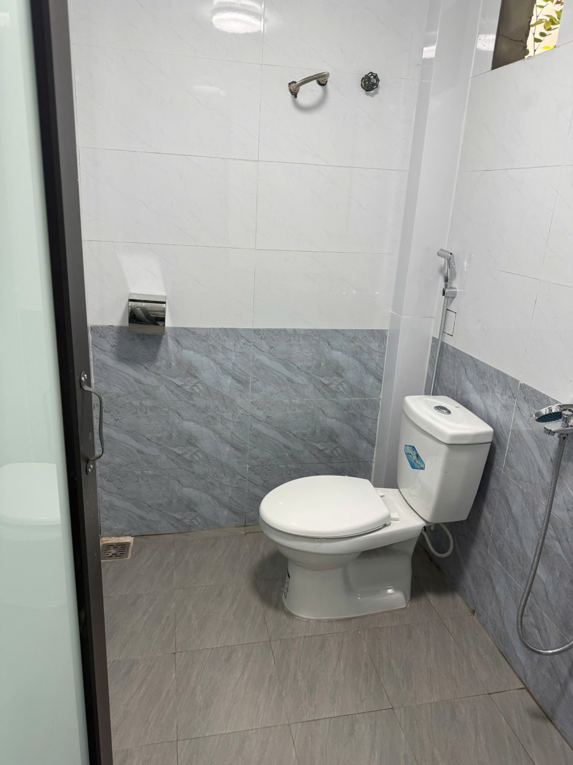 Nhà 2 tầng mặt đường Trịnh Khả - 65m2, mt 4,5m, gần Chợ Nam Thành, trung tâm p. Hạc Thành