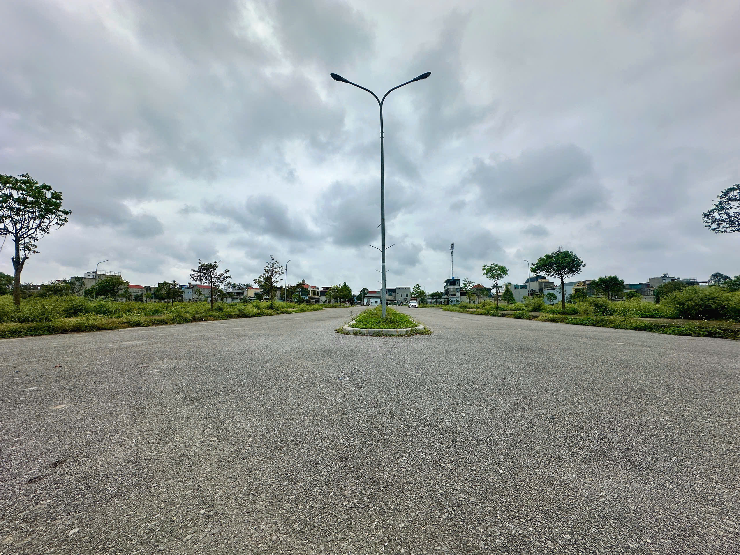 Lô góc đầu ve mb80 Tân Phong 100m², 2 mặt thoáng, trục chính đường đôi, giá 1,98 tỷ