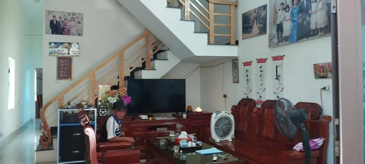 Nhà 2 tầng 2 mặt tiền Bà Triệu 120m², 4 phòng ngủ, đường 26m chỉ 3,x tỷ