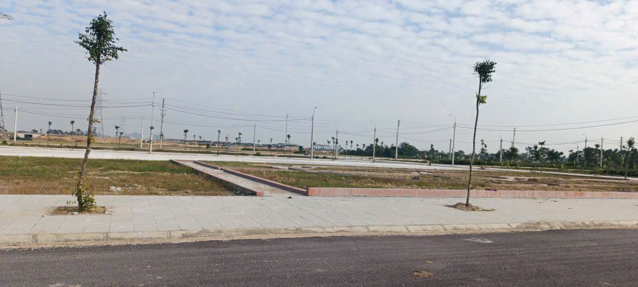 Đất mbqh 752 Đông Hòa 100m² mặt tiền 5m, view công viên, giá chỉ 990 triệu