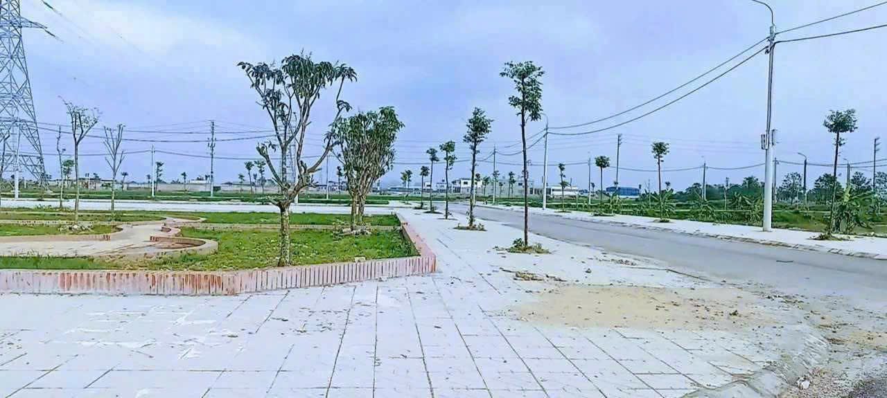 Đất mbqh 752 Đông Hòa 100m² mặt tiền 5m, view công viên, giá chỉ 990 triệu