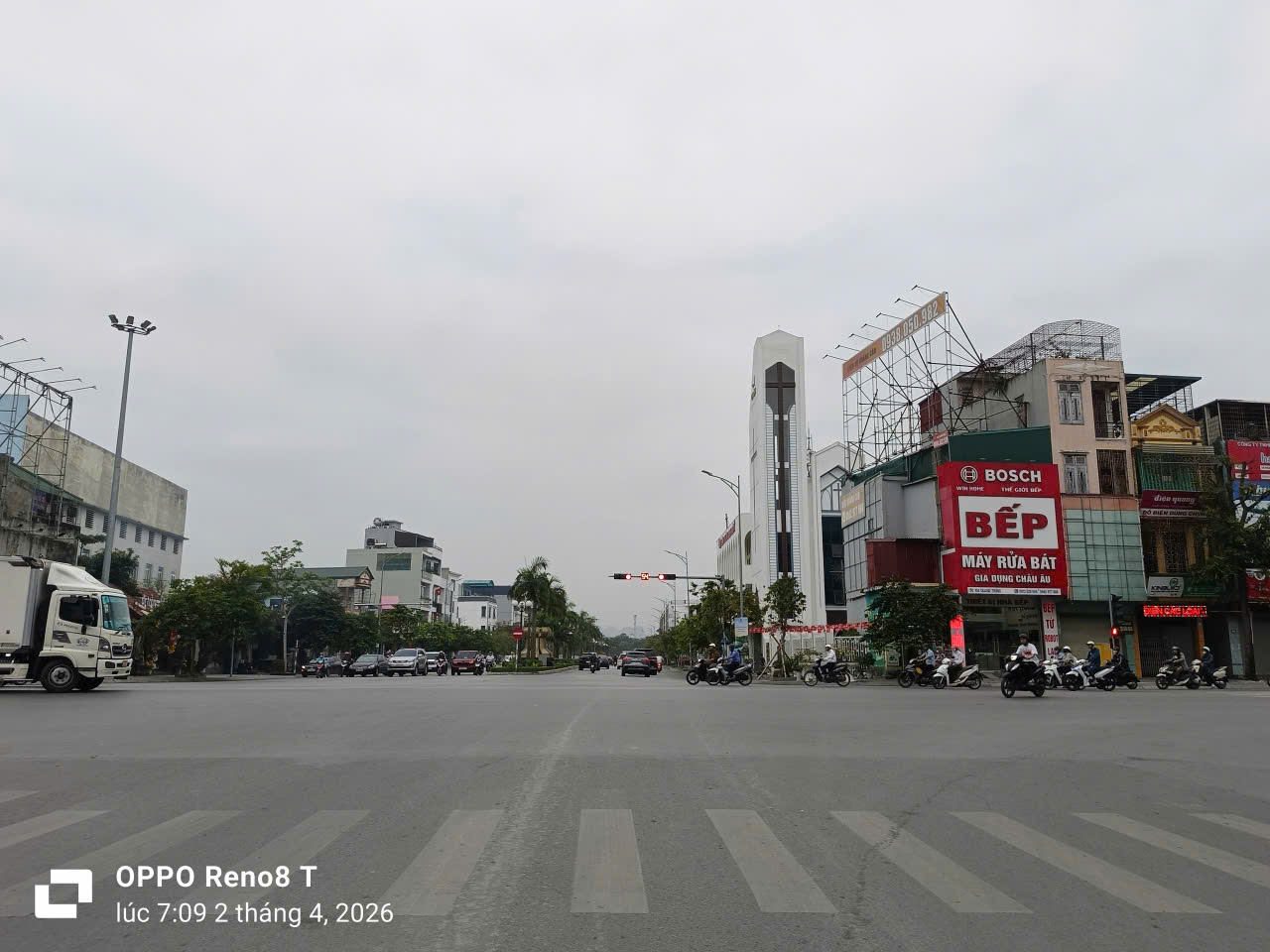 Đất 380m² tặng nhà hàng đang kinh doanh đường Lạc Long Quân phường Hạc Thành, mặt tiền 8m, giá 17 tỷ