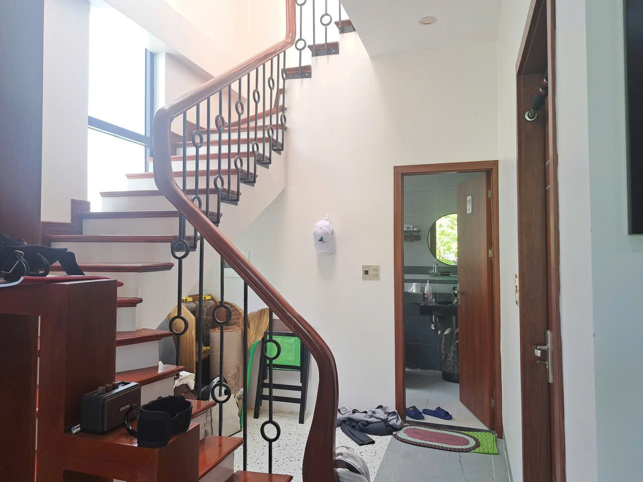 Nhà 2,5 tầng đầu ve 103,5m² ngay cổng trường Newton, khu Bình Minh, giá 9,6 tỷ