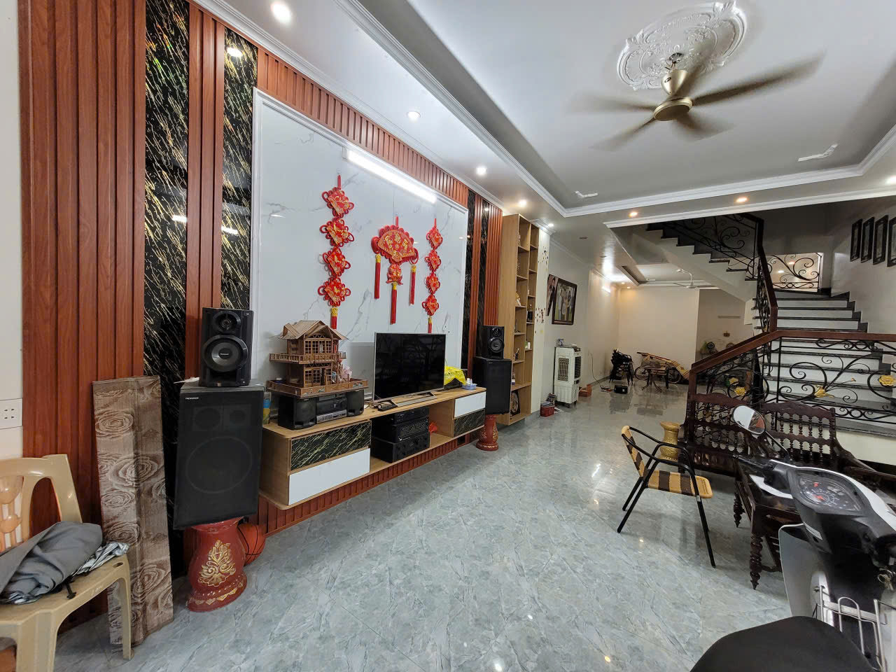 Nhà 4 tầng mới xây 2024 tại mb 8072 Hoàng Long - 76,5m², 4 phòng ngủ khép kín, giá chỉ 3,3 tỷ