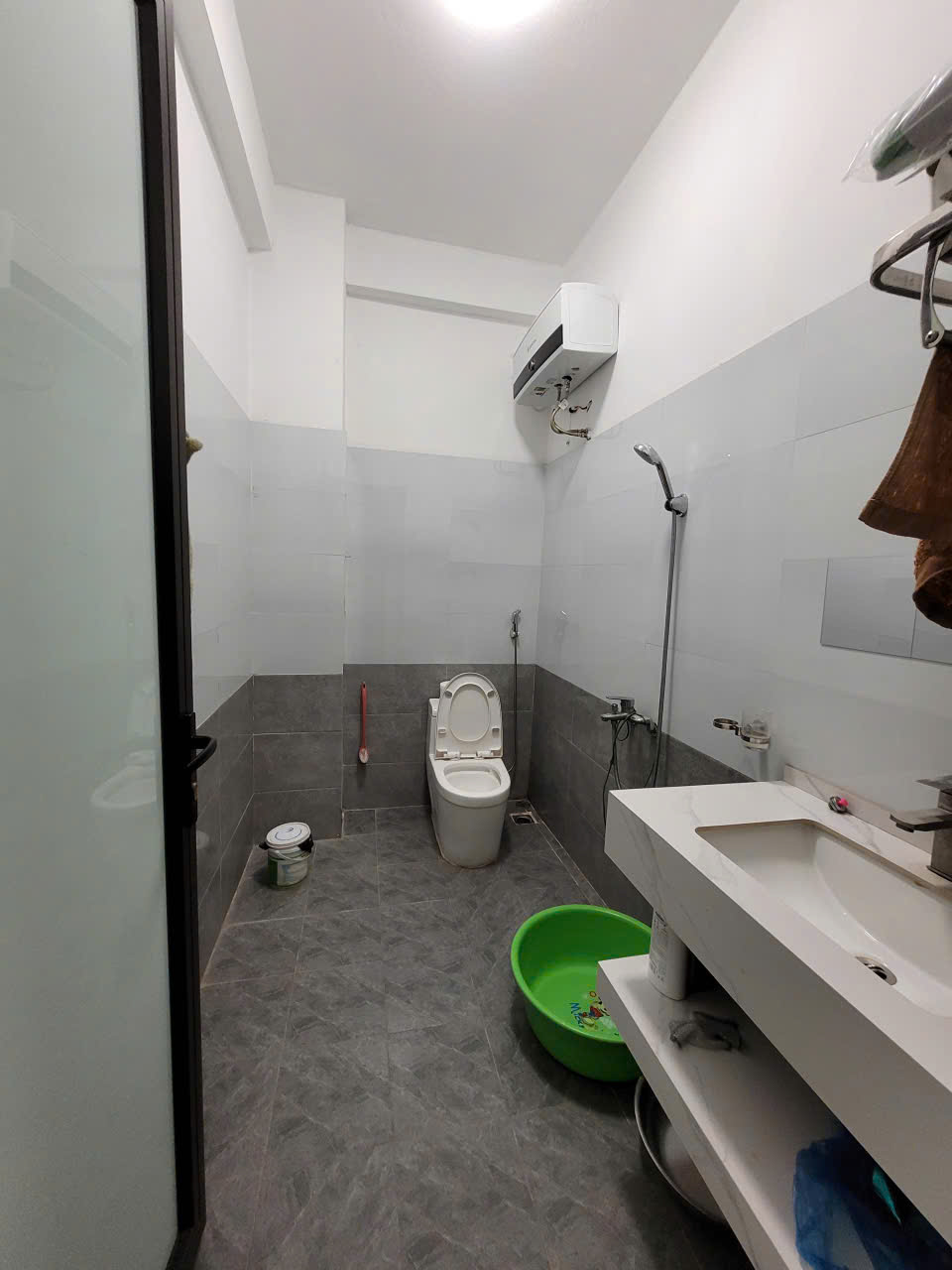 Nhà 4 tầng mới xây 2024 tại mb 8072 Hoàng Long - 76,5m², 4 phòng ngủ khép kín, giá chỉ 3,3 tỷ