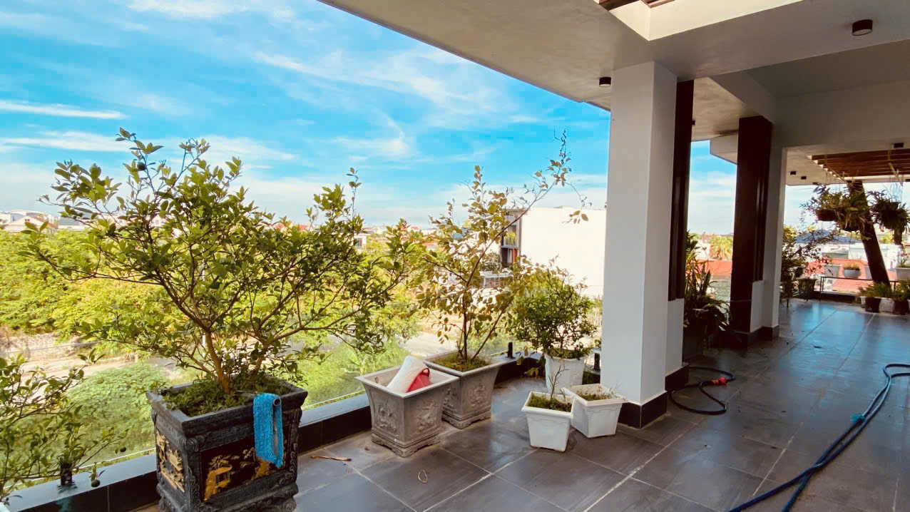 Bán biệt thự 3 tầng 200m² trung tâm thị trấn Tân Phong, nội thất hơn 2 tỷ, giá 10 tỷ