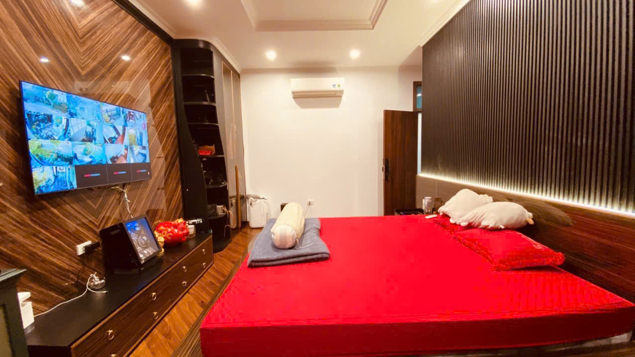 Bán biệt thự 3 tầng 200m² trung tâm thị trấn Tân Phong, nội thất hơn 2 tỷ, giá 10 tỷ