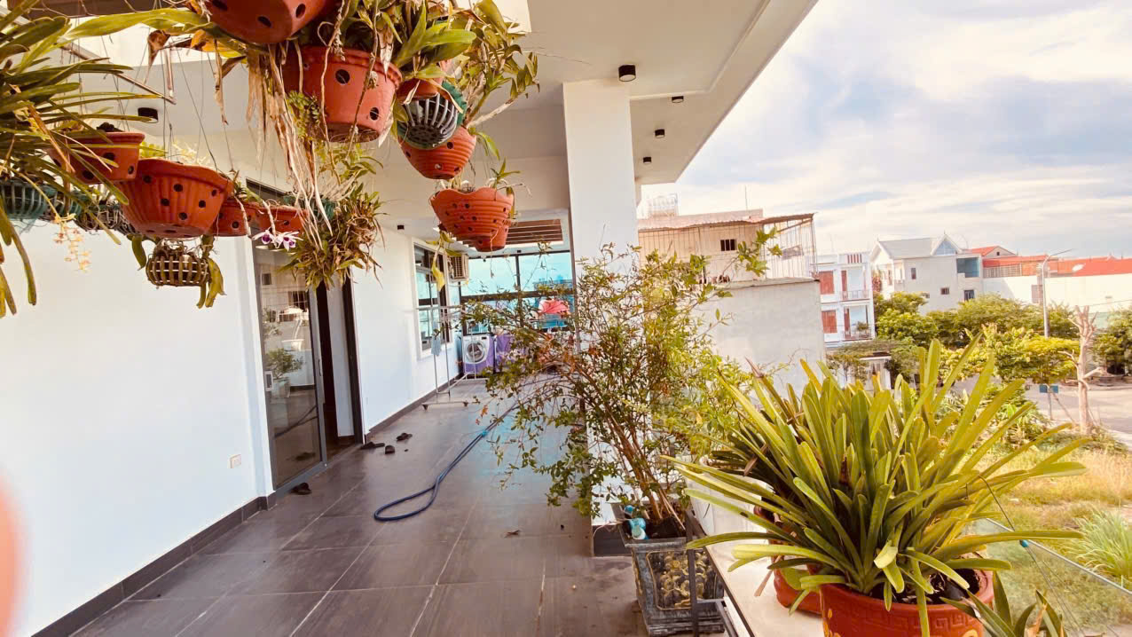 Bán biệt thự 3 tầng 200m² trung tâm thị trấn Tân Phong, nội thất hơn 2 tỷ, giá 10 tỷ