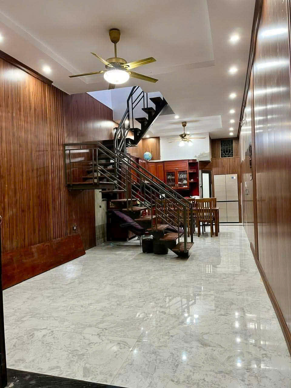 Bán Nhà 3 Tầng Còn Mới Trung Tâm Phường Quảng Thắng, TP Thanh Hóa - 45m2, Giá 3.3 Tỷ