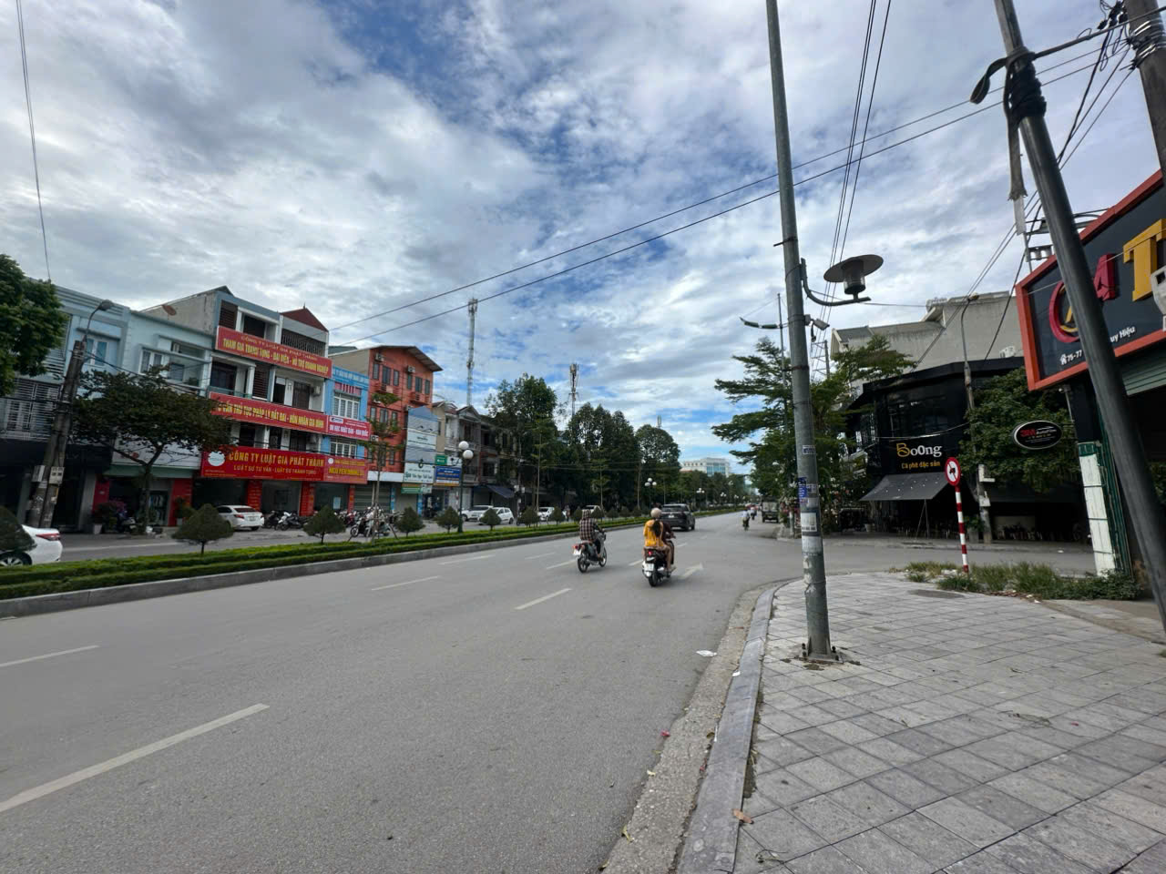 Bán nhà mặt phố Nguyễn Duy Hiệu 96m2, mặt tiền 4.5m, đường 40m giá 10.6 tỷ