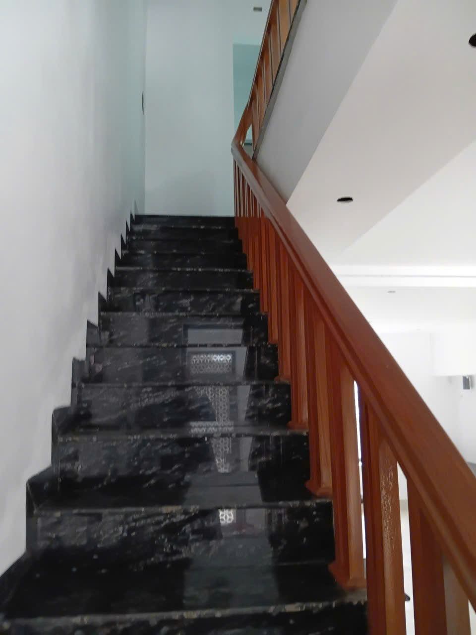 Bán nhà 3 tầng Hàm Rồng Thanh Hóa 84m2, mặt tiền 6m, đường 10m gần Heragon City