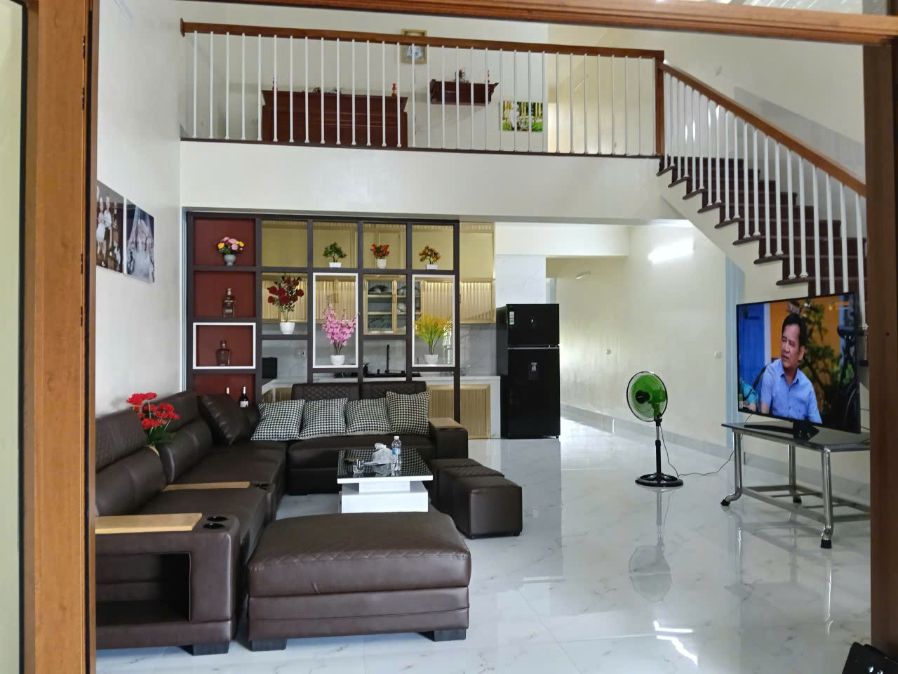 Bán nhà 2 tầng 120m2 tại MBQH 9637 Đông Thịnh, đường 17,5m, gần KCN 650ha