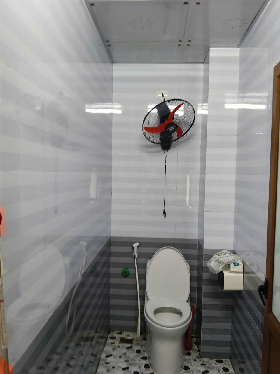 Bán nhà 2 tầng 120m2 tại MBQH 9637 Đông Thịnh, đường 17,5m, gần KCN 650ha