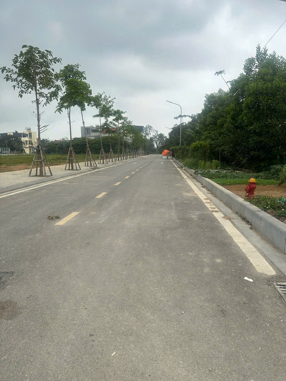 Bán đất 100m2 mặt tiền 4m tại phố 2, Quảng Hưng, sau nhà hàng Vũ Bảo, gần KCN Lễ Môn giá 2,5 tỷ