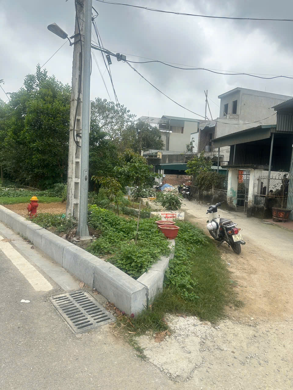Bán đất 100m2 mặt tiền 4m tại phố 2, Quảng Hưng, sau nhà hàng Vũ Bảo, gần KCN Lễ Môn giá 2,5 tỷ