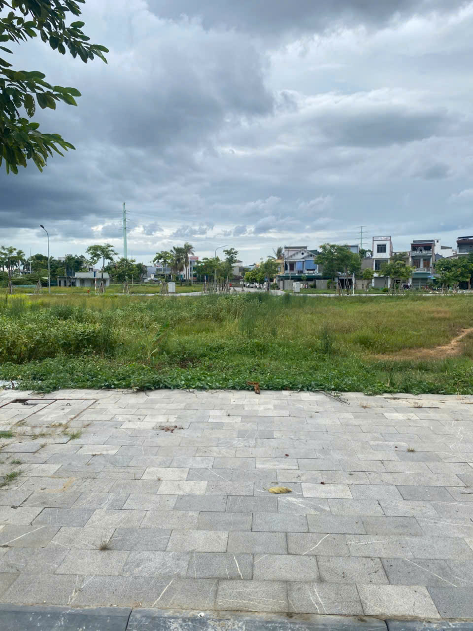 Bán đất 100m2 mặt tiền 4m tại phố 2, Quảng Hưng, sau nhà hàng Vũ Bảo, gần KCN Lễ Môn giá 2,5 tỷ