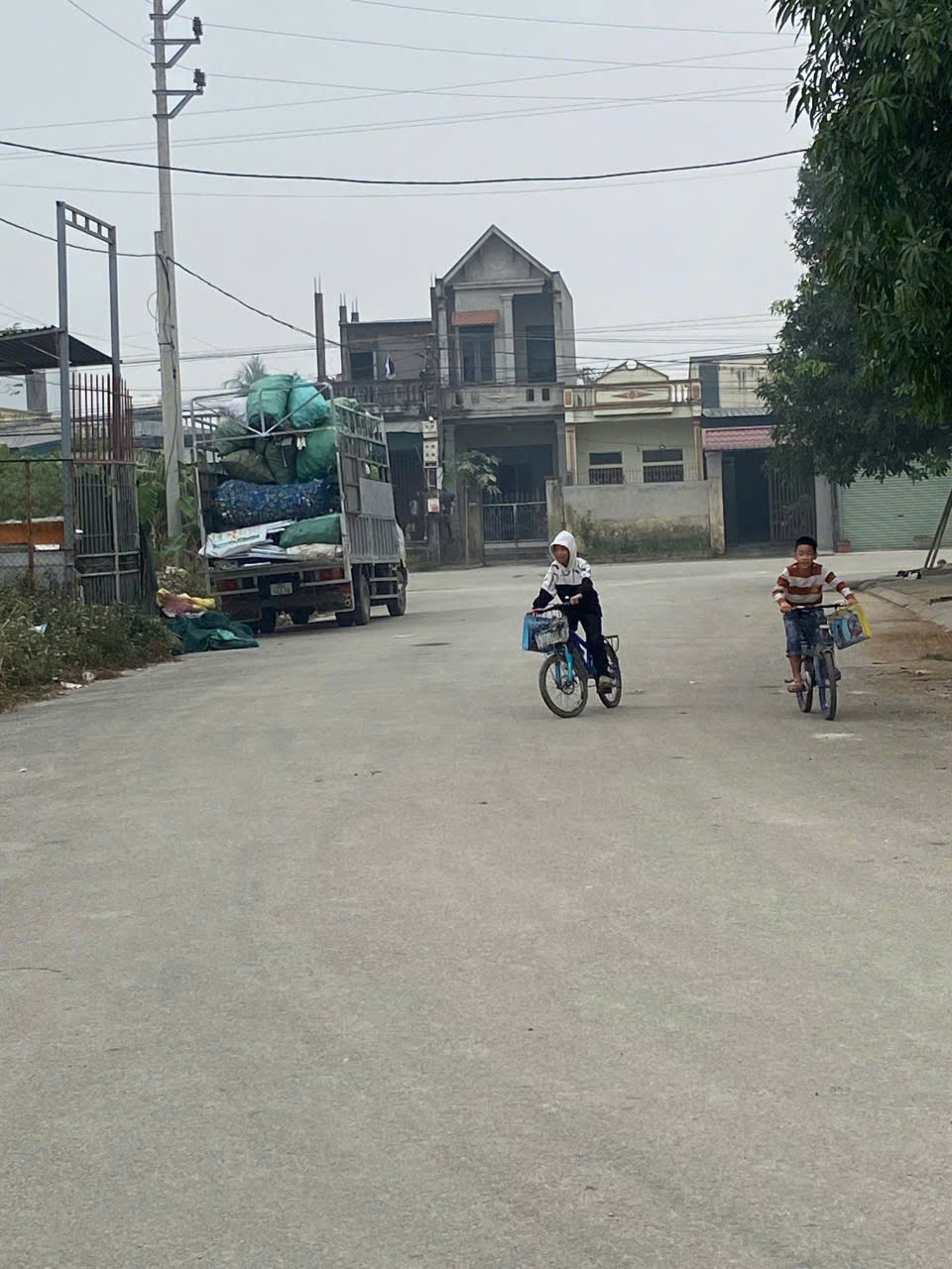 Bán đất nền LK2 MB79 Tân Phong Quảng Xương 100m2, đường 17,5m, sổ hồng
