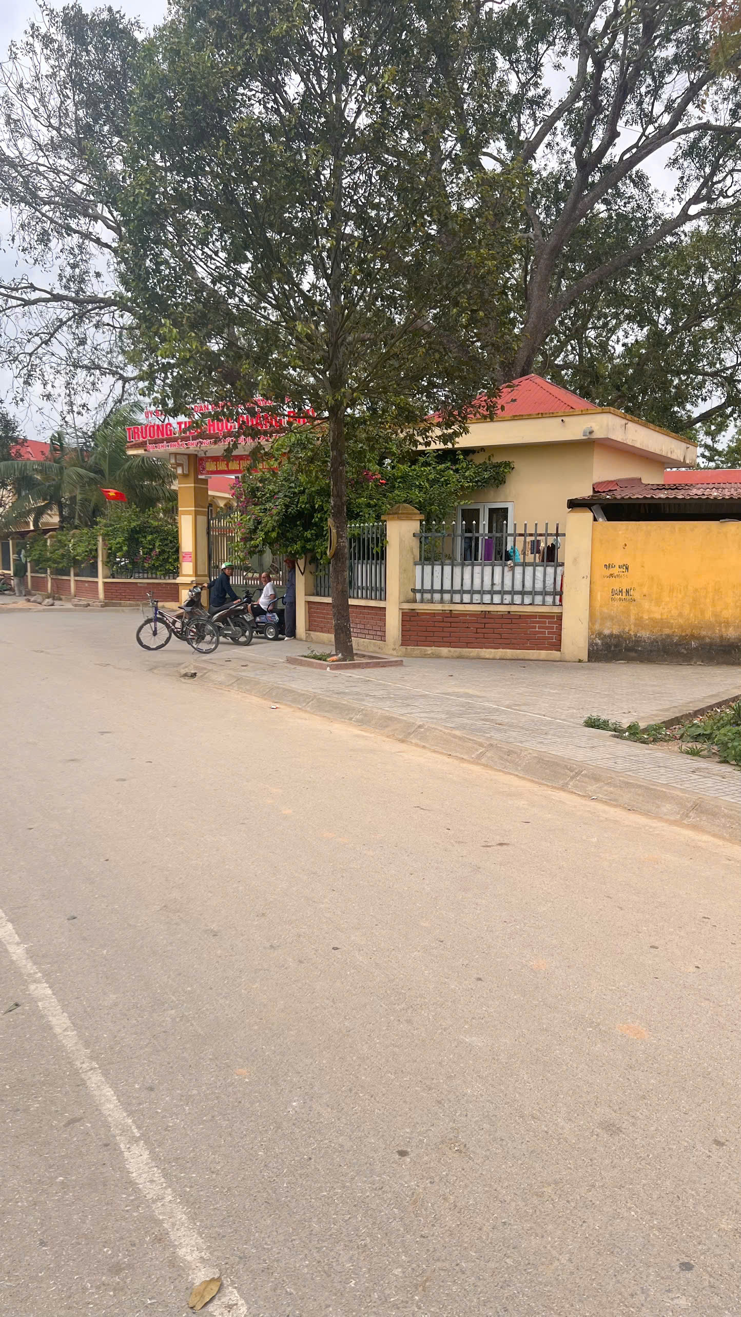Bán đất trục chính Quảng Phú 100m2, mặt tiền 5m, đường 11.2m gần Nam Sông Mã