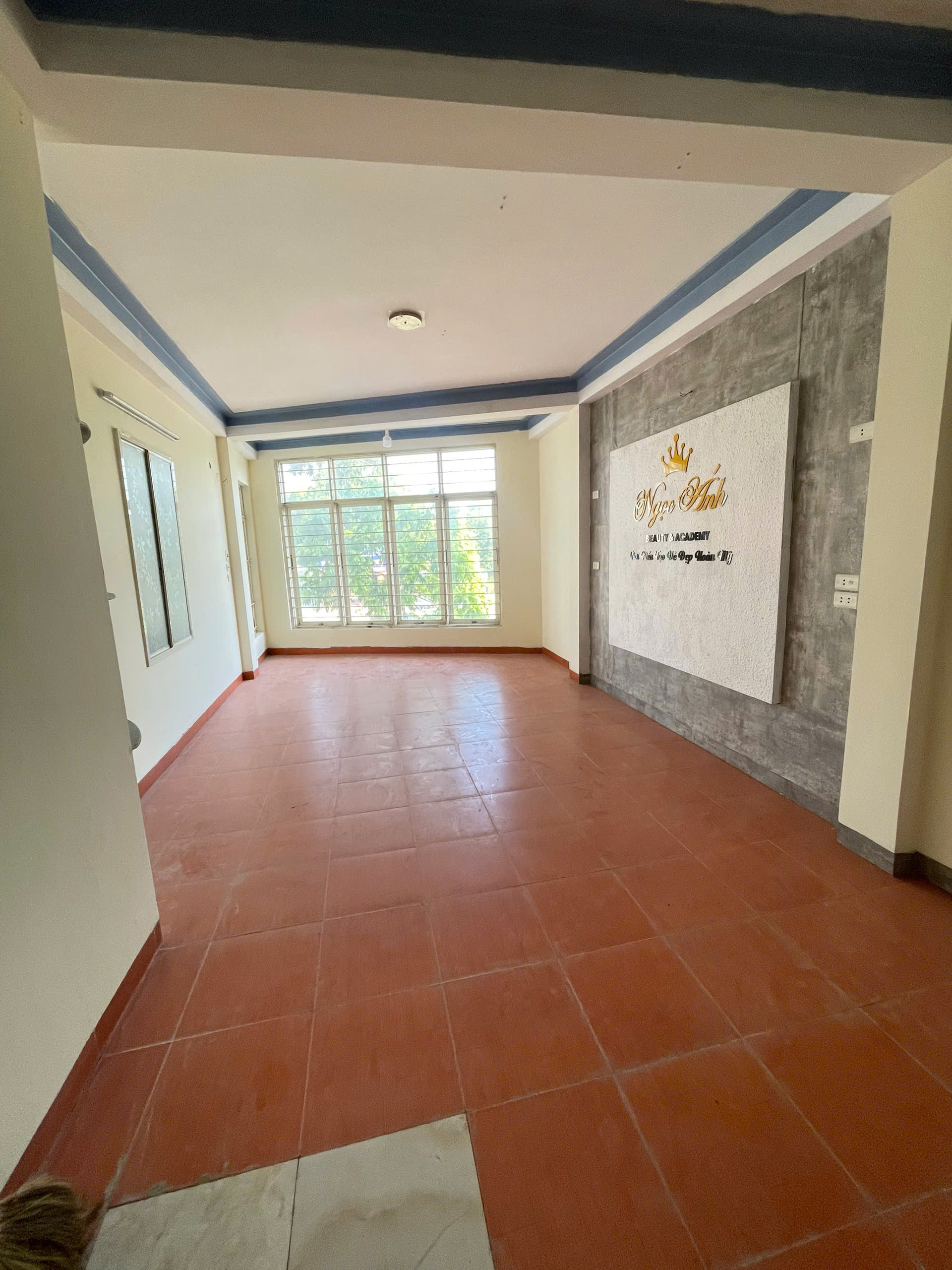 Bán nhà mặt phố Đại Lộ Lê Lợi Phú Sơn, 5 tầng, sổ hồng, kinh doanh đắc địa