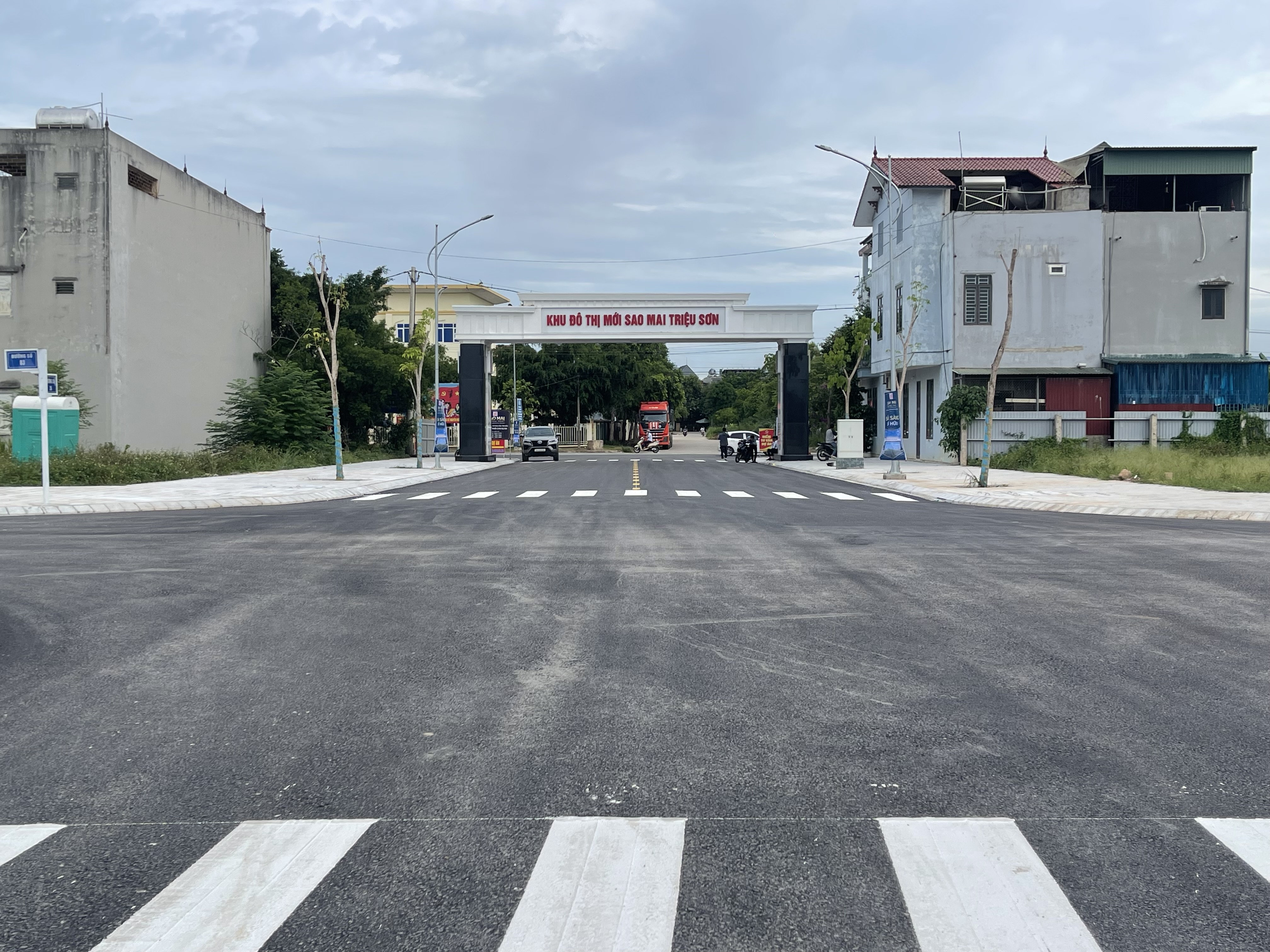 Bán đất nền dự án 100m2 đường đôi Triệu Sơn, mặt tiền 5m, sổ hồng, giá 1,35 tỷ