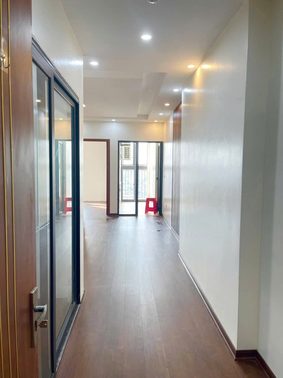 Bán căn hộ 61m2 2PN tại Chung cư 379 Đông Hương, ban công Đông Nam, sổ hồng