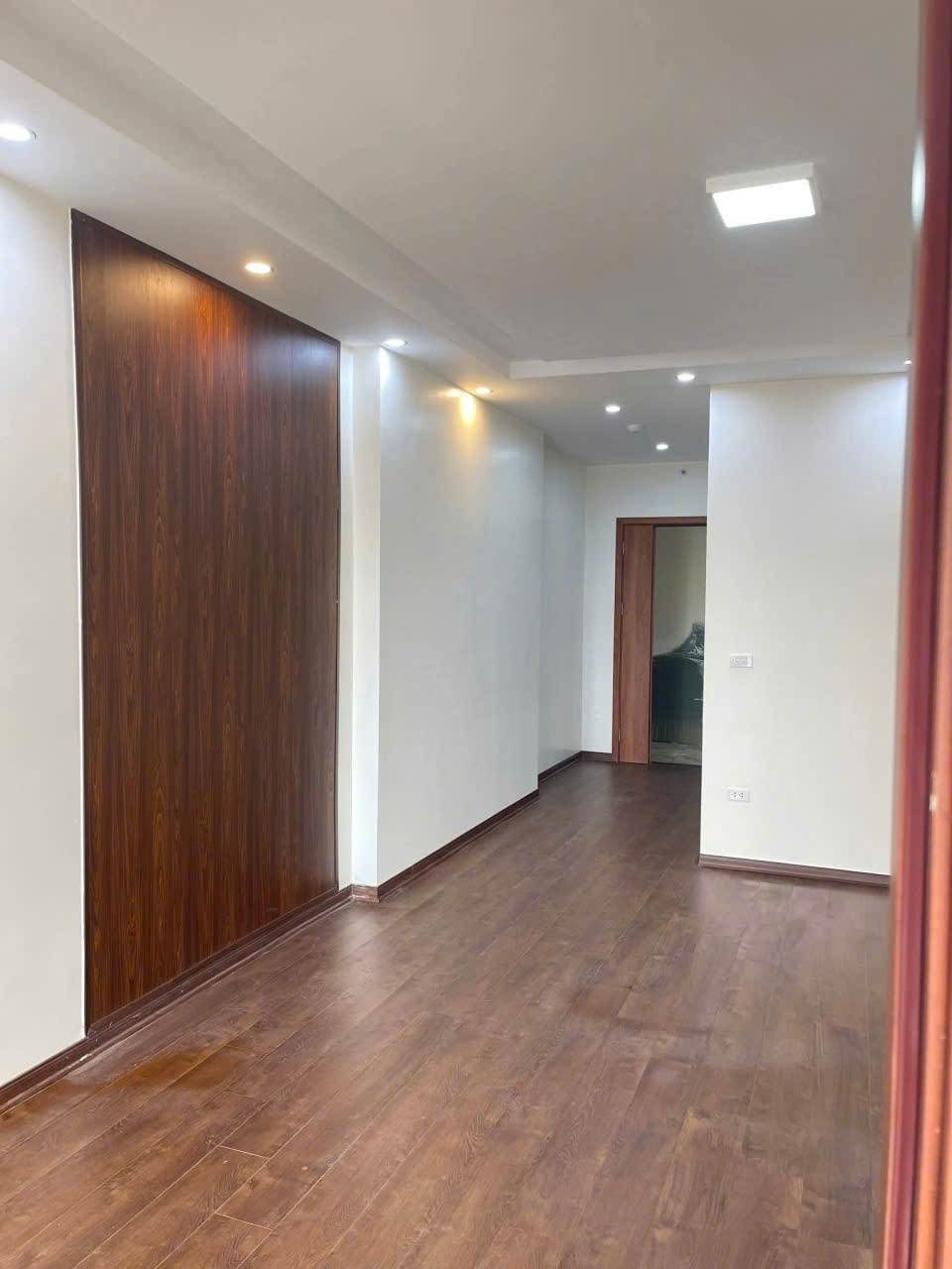 Bán căn hộ 61m2 2PN tại Chung cư 379 Đông Hương, ban công Đông Nam, sổ hồng