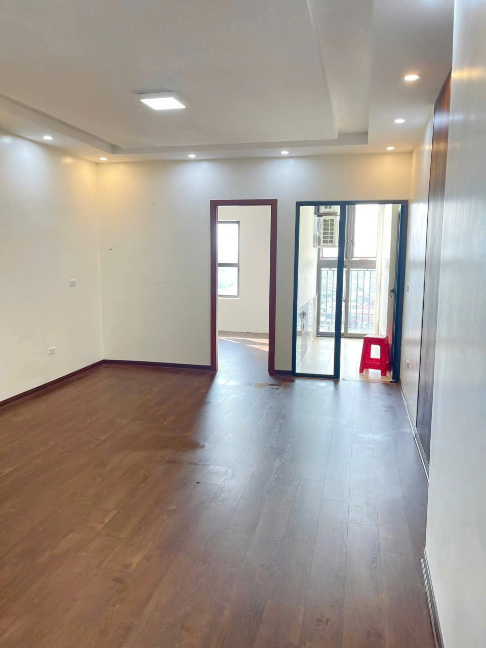 Bán căn hộ 61m2 2PN tại Chung cư 379 Đông Hương, ban công Đông Nam, sổ hồng