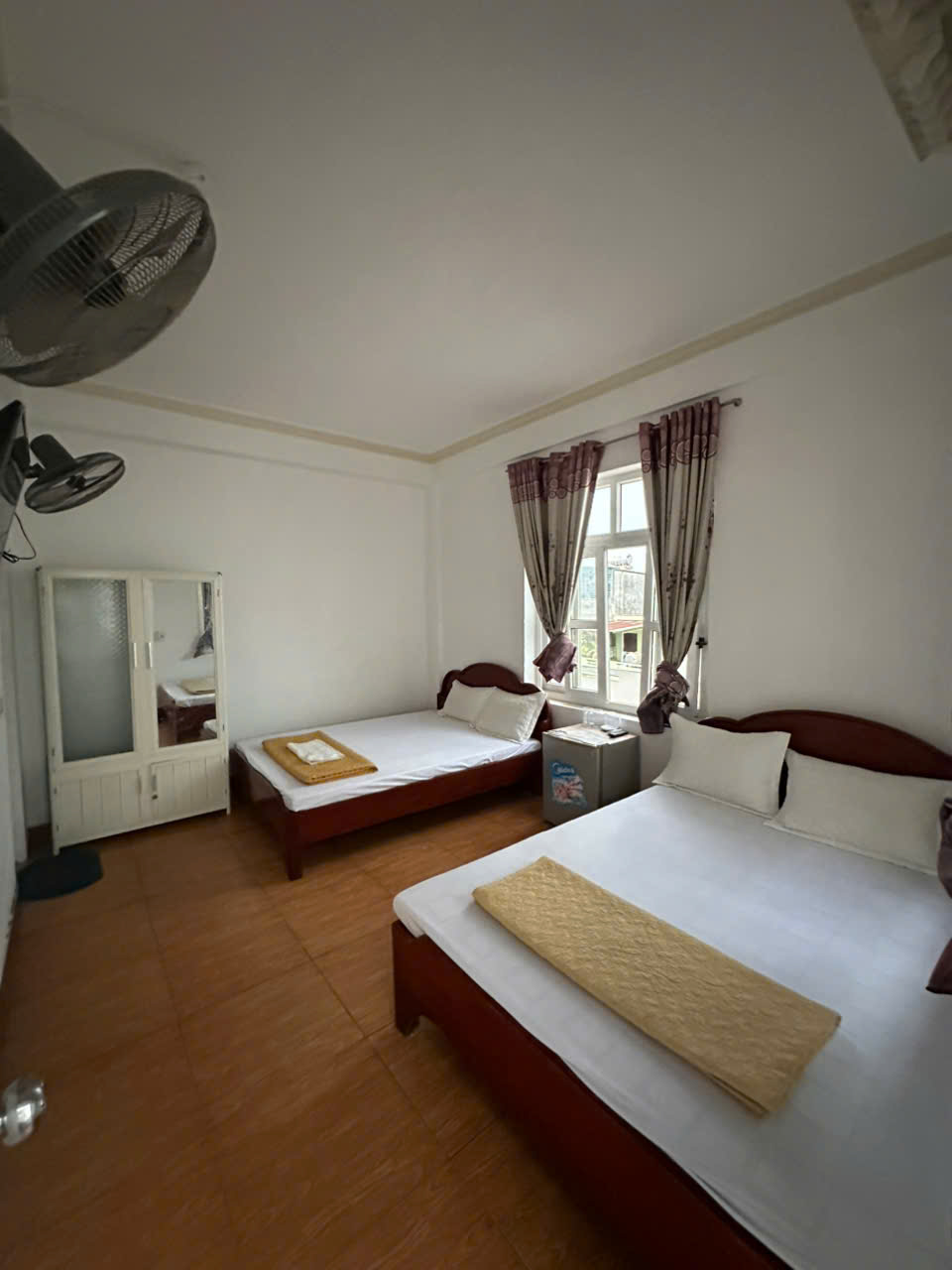 Bán khách sạn 27 phòng mặt tiền Lê Thánh Tông Sầm Sơn, 180m2, doanh thu 1 tỷ/năm