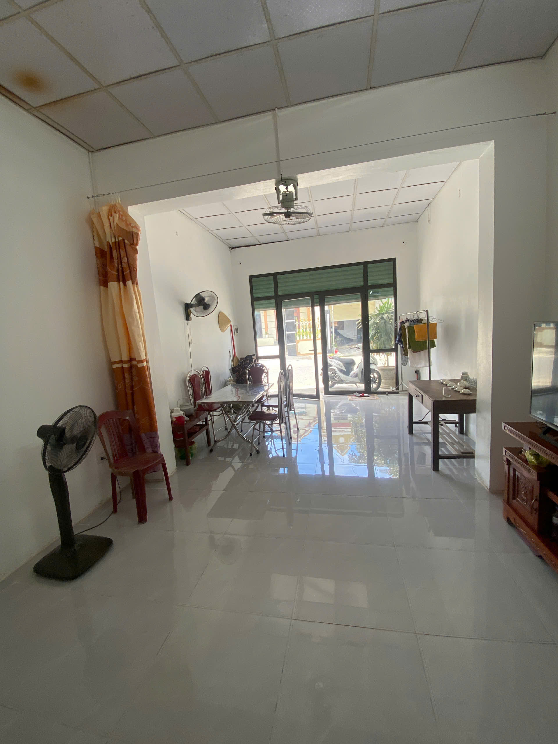 Bán nhà cấp 4 Quảng Đông 80m2, đường 12m gần KCN Lễ Môn giá 2,3 tỷ