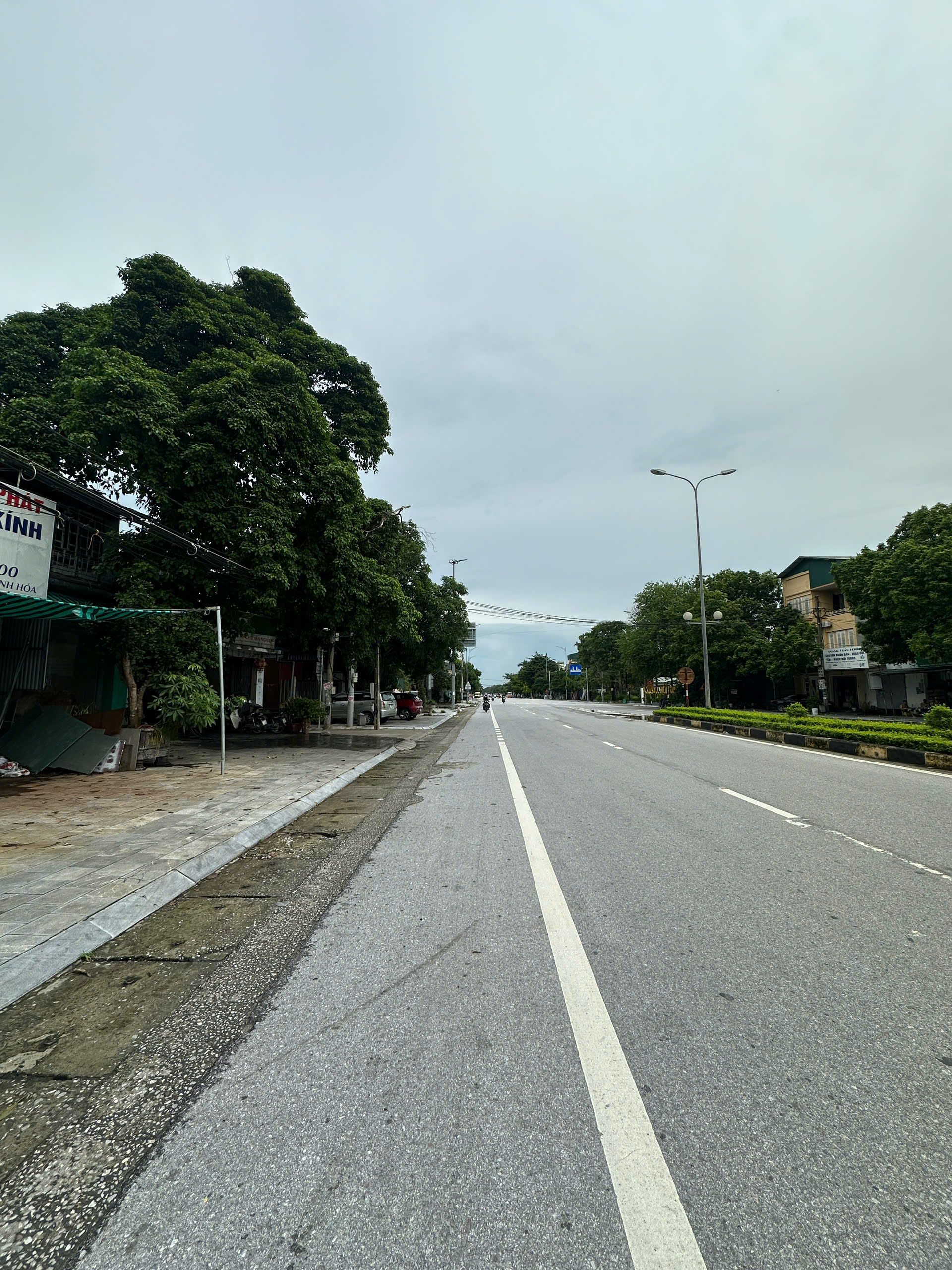 Bán đất mặt đường Quang Trung Thanh Hóa 147m2, nở hậu, đường 45m, sổ hồng