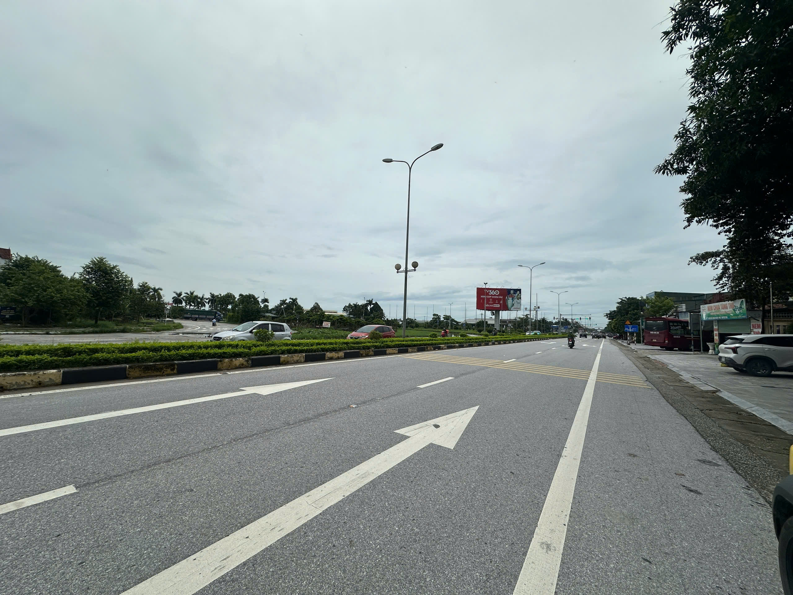 Bán đất mặt đường Quang Trung Thanh Hóa 147m2, nở hậu, đường 45m, sổ hồng