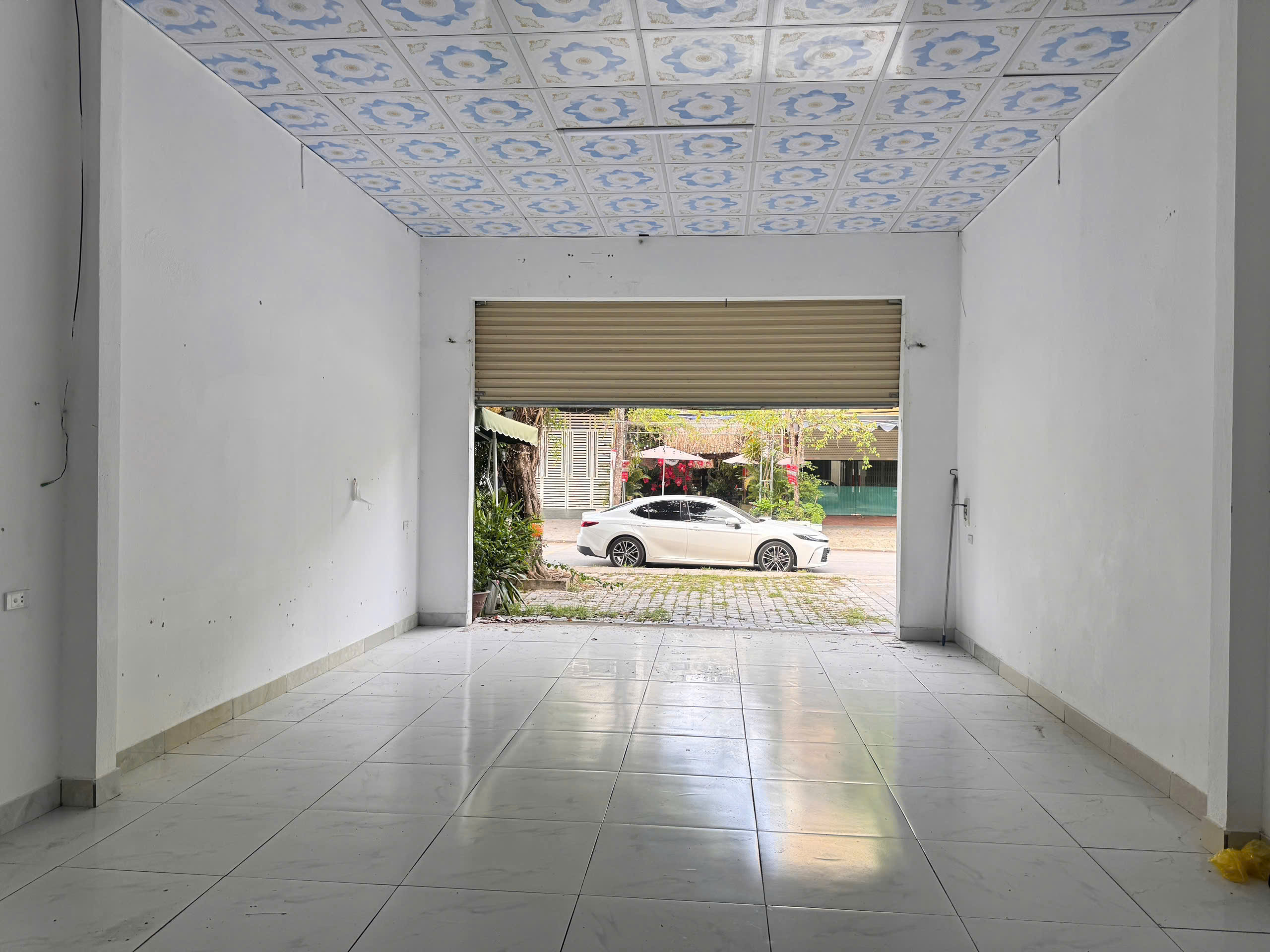 Bán nhà mặt phố Trịnh Tùng Đông Vệ 114m2, đường 23,5m, sổ hồng