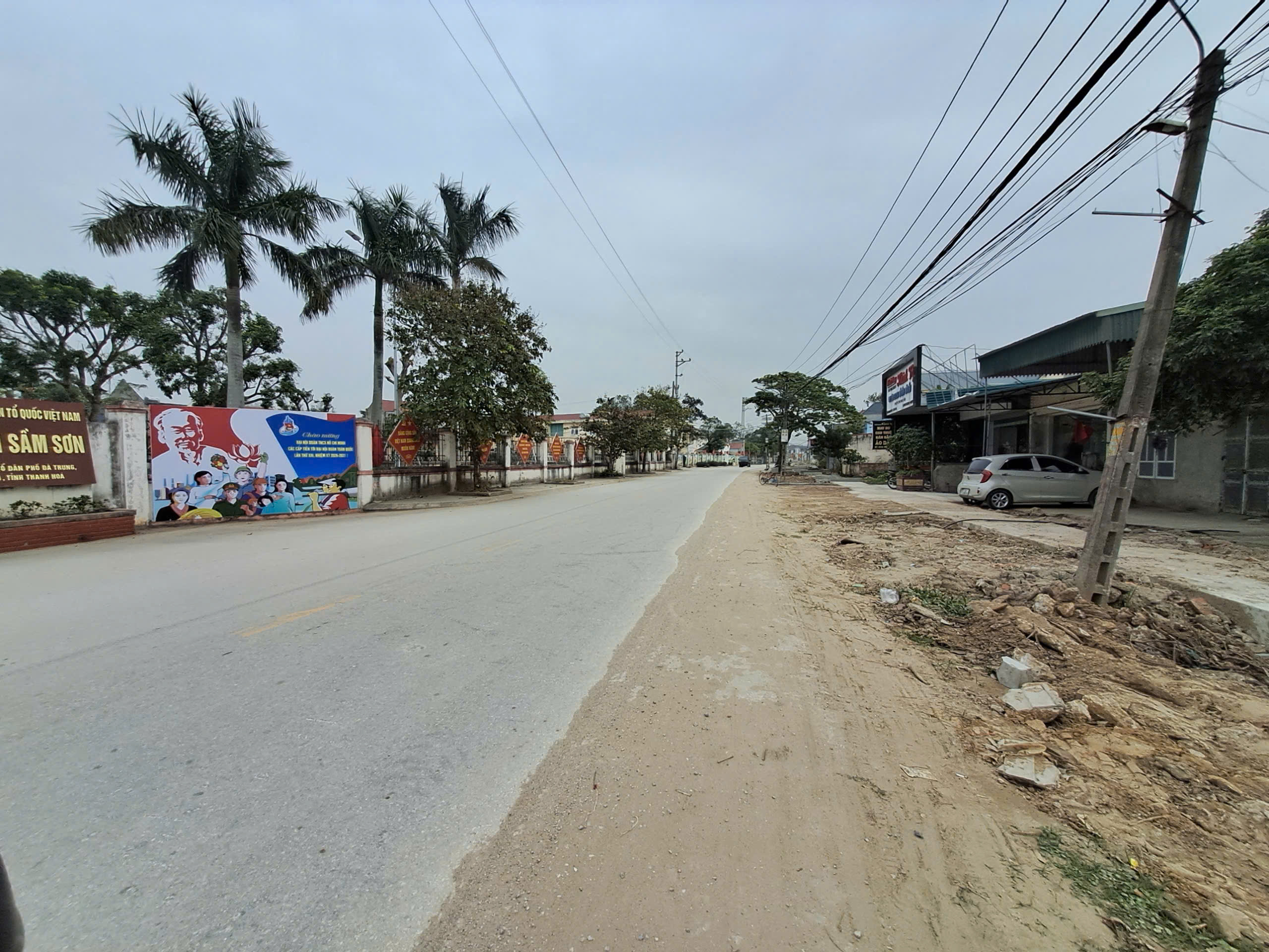 Bán đất trục chính Quảng Minh Sầm Sơn 131m2, mặt tiền 10.5m, đường 28m